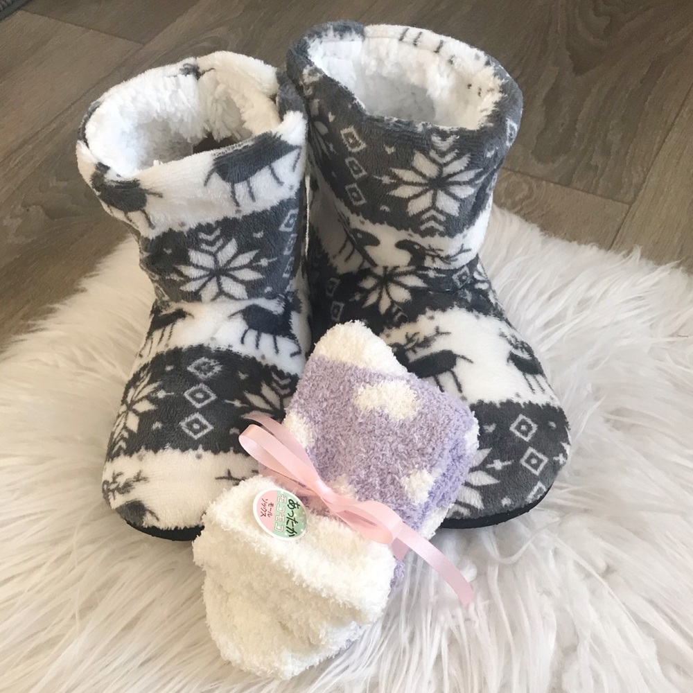 Snowflake furry slipper and fuzzy socks